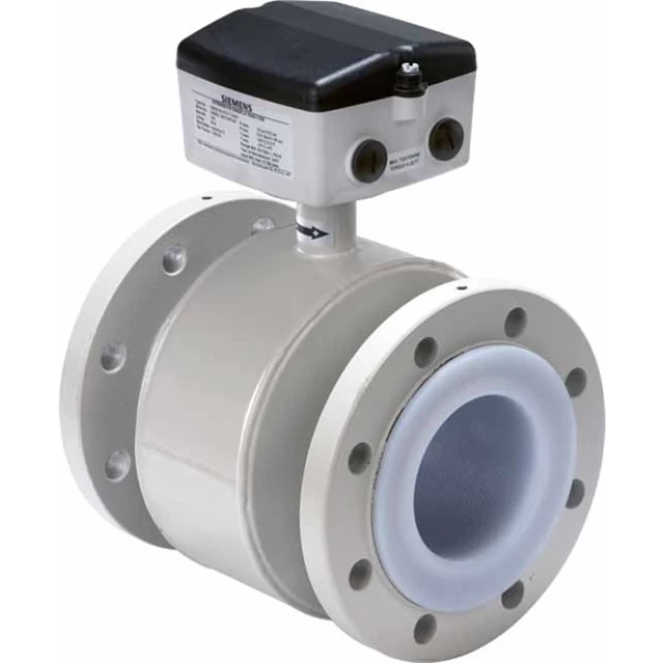 Siemens SITRANS F M MAG 3100: Electromagnetic flow meter with flanged connections and a top-mounted transmitter housing for industrial applications.